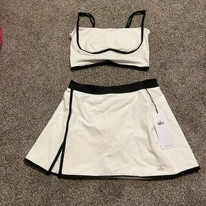 LIKE NEW & NWT ALO YOGA AIRBRUSH STREAMLINED TANK & SKORT